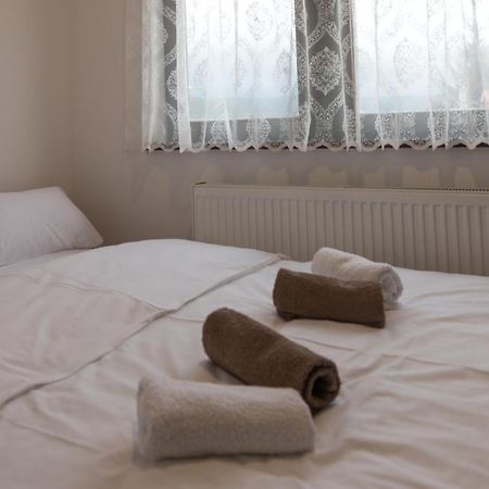 Viktorijini Konaci Aparthotel Kremna ภายนอก รูปภาพ