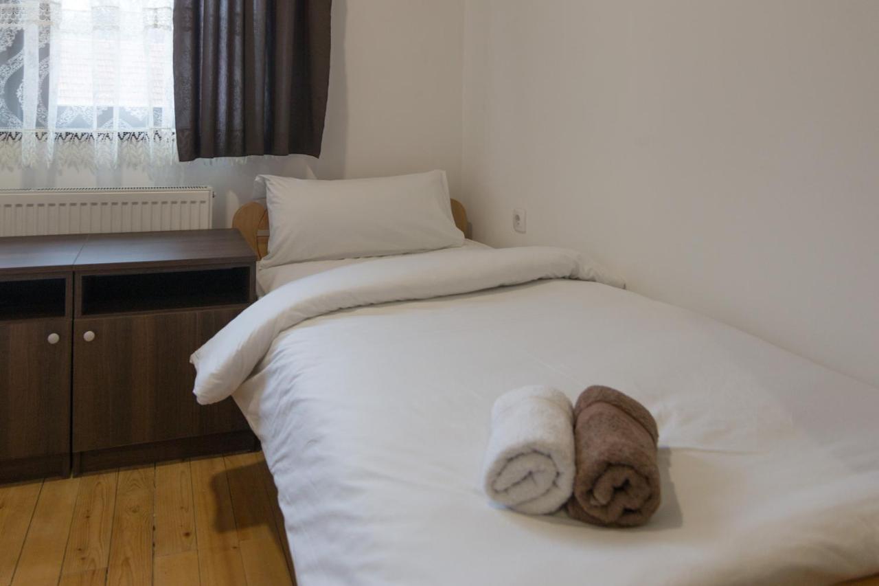Viktorijini Konaci Aparthotel Kremna ภายนอก รูปภาพ