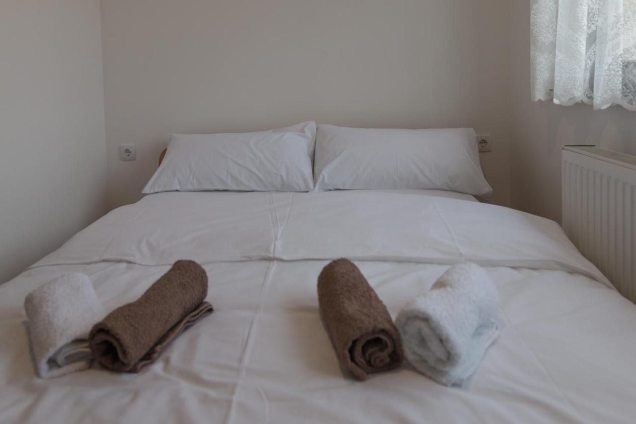 Viktorijini Konaci Aparthotel Kremna ภายนอก รูปภาพ