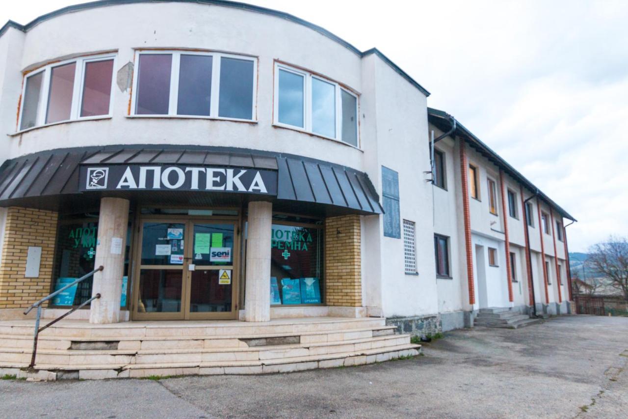 Viktorijini Konaci Aparthotel Kremna ภายนอก รูปภาพ