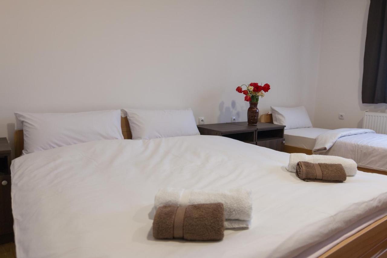 Viktorijini Konaci Aparthotel Kremna ภายนอก รูปภาพ