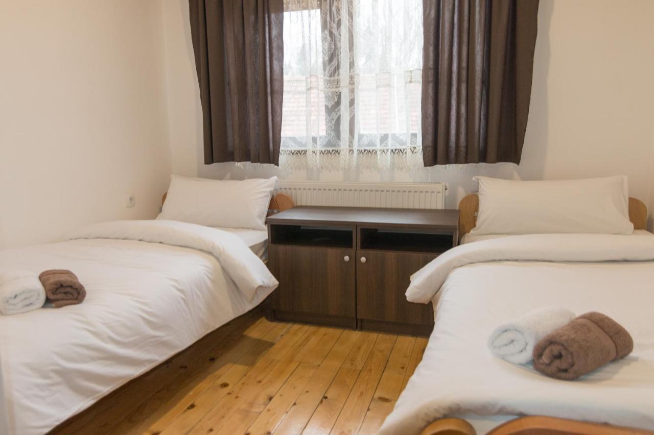 Viktorijini Konaci Aparthotel Kremna ภายนอก รูปภาพ