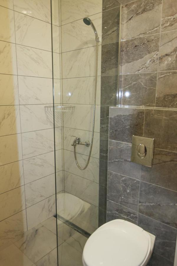 Viktorijini Konaci Aparthotel Kremna ภายนอก รูปภาพ