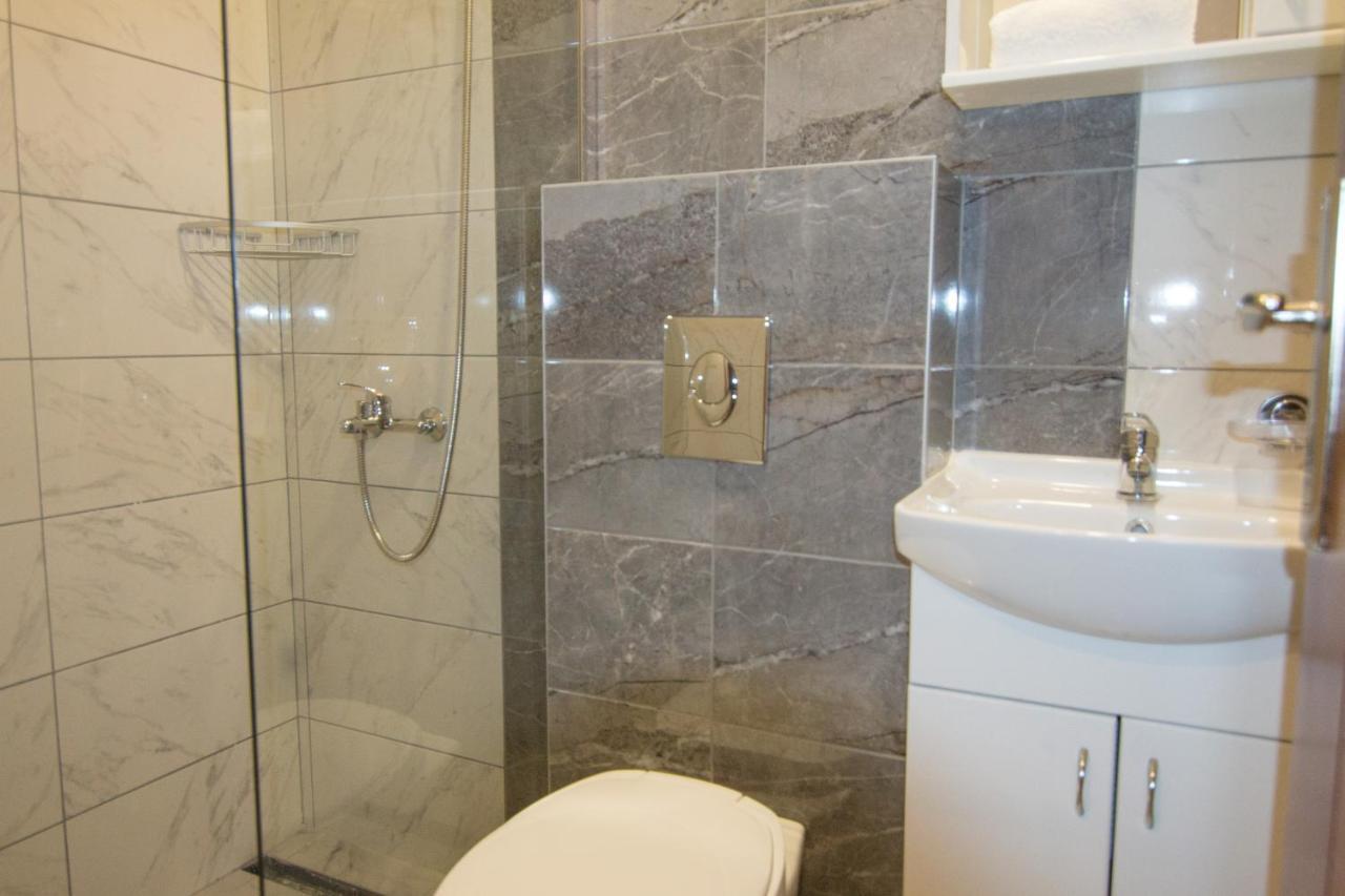 Viktorijini Konaci Aparthotel Kremna ภายนอก รูปภาพ